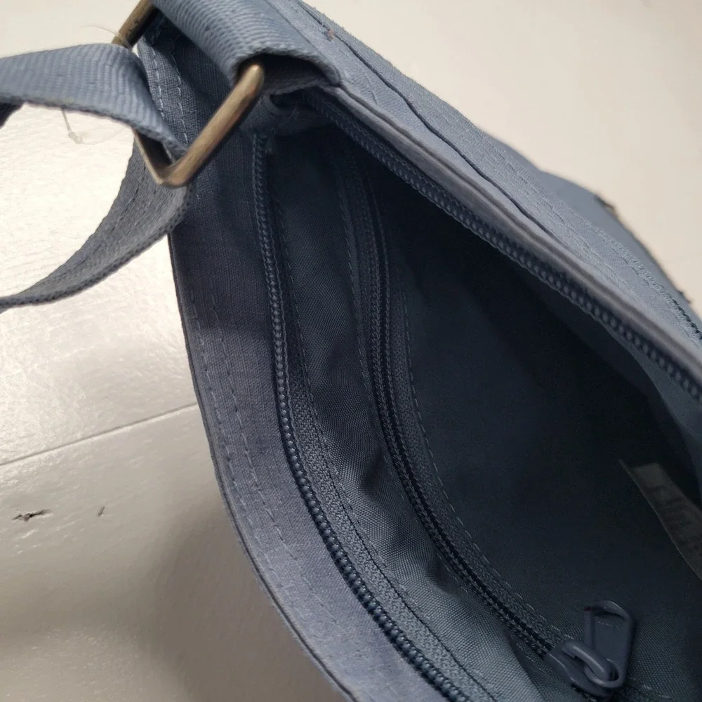 Dakine Jive Crossbody Bag Women OS Blue Canvas Travel Purse Zippered Adjustable